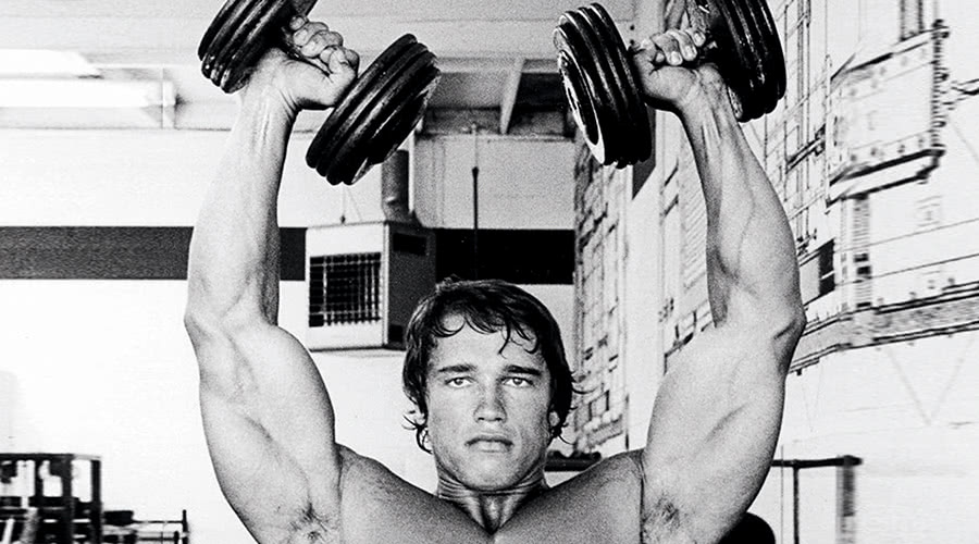 Antrenament pentru deltoizi Arnold Schwarzenegger